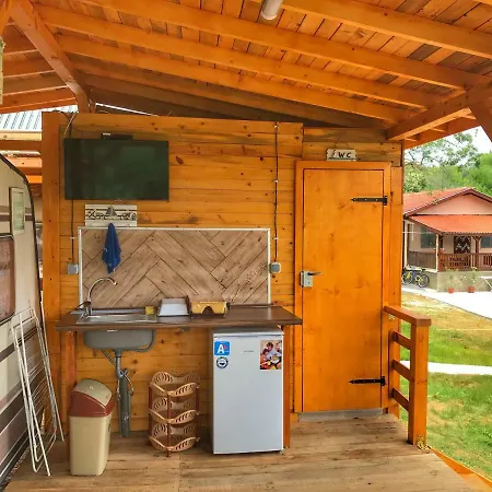 And Caravans Kolevi Кемпинг *